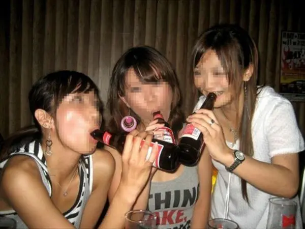 泥酔してる女の子の画像！この後お持ち帰りされたことでしょうｗ