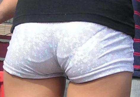 ショーパンやホットパンツごしにパンツが透けてる女の子のエロ画像！