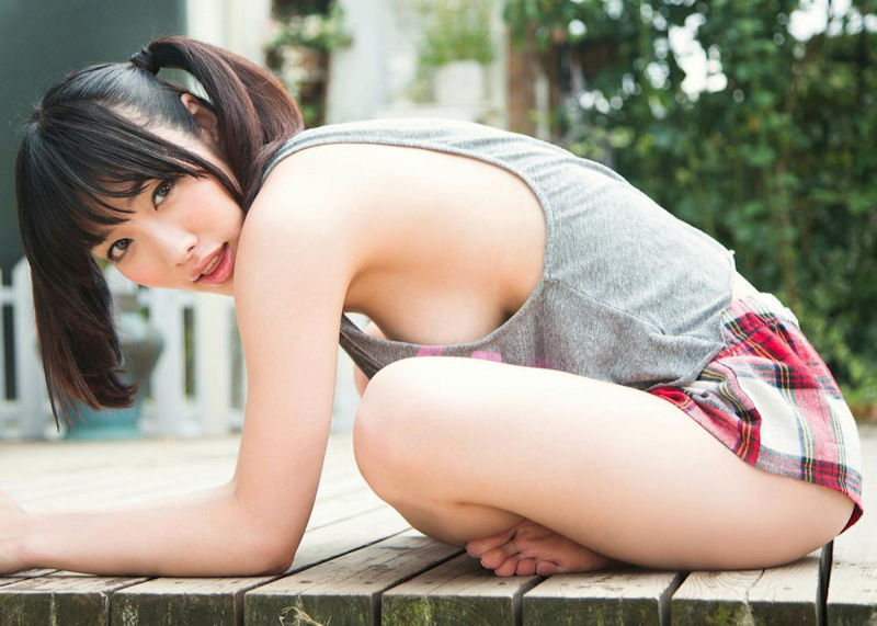 おっぱい大きい女の子がタンクトップ着てるとクルものがあるなｗ
