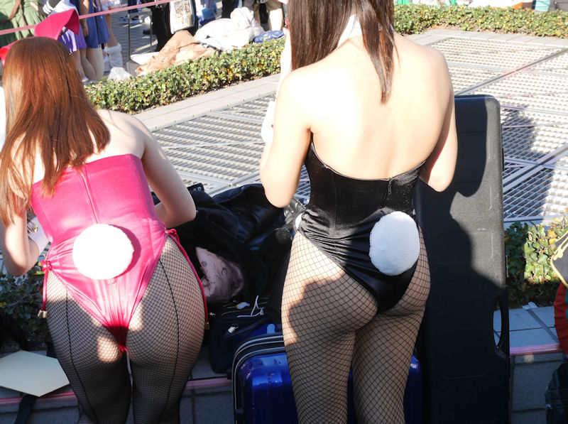 尻尾付きのバニーガールコスプレイヤーのエロ画像！可愛いですねｗ