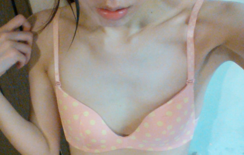 貧乳でスレンダーな女の子のエロ画像！これはガリガリすぎるｗ