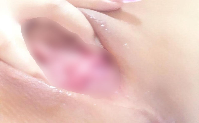 自分でおまんこ晒しちゃうエッチな素人女子の画像！どこで会えるんだｗ